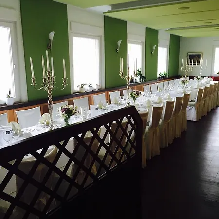 Restaurant Vater Rhein מלון 3*